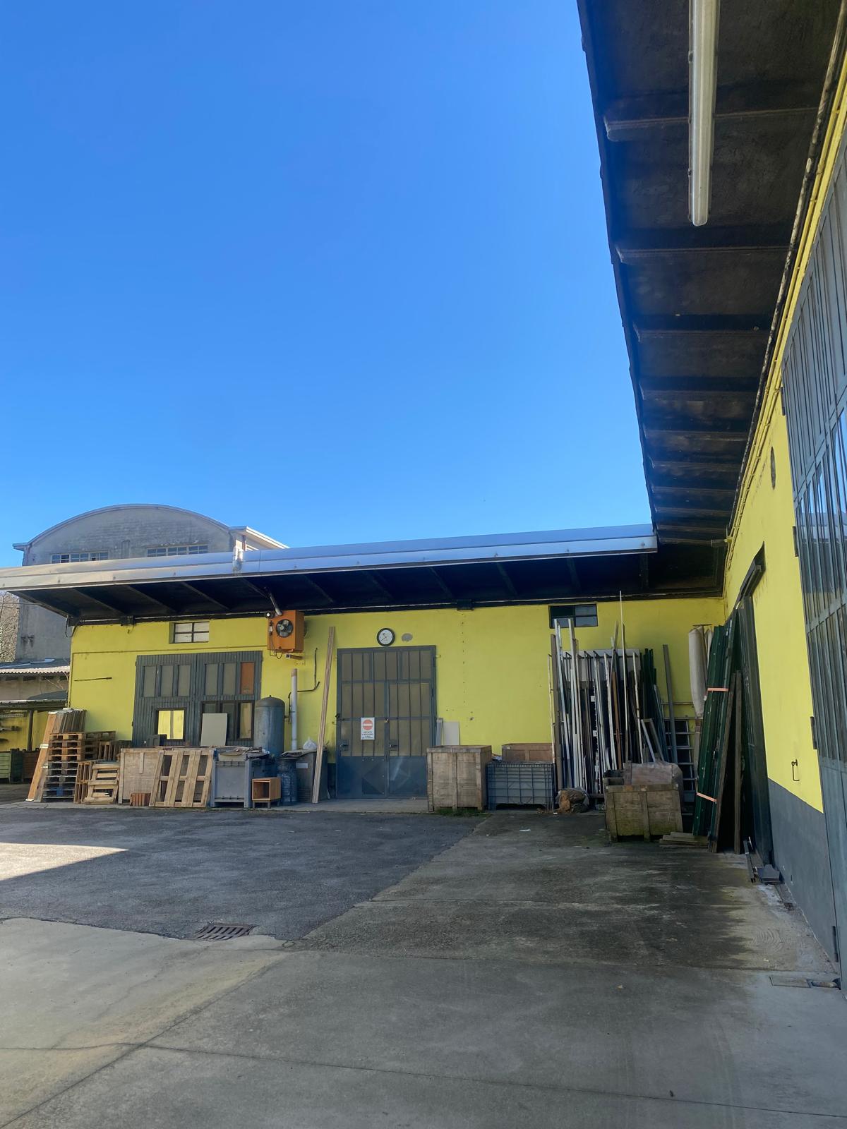 Interno laboratorio 340mq con altezza 12 metri